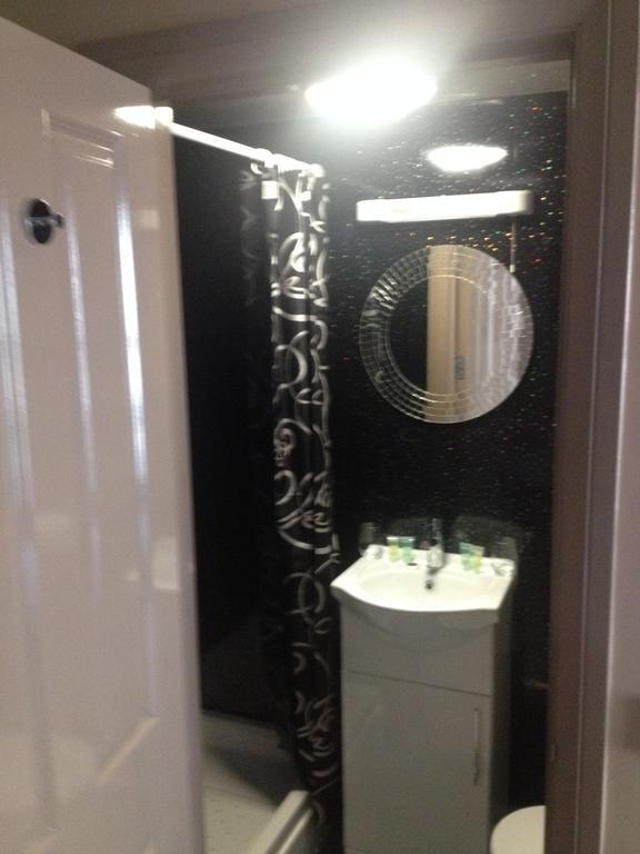 Coach & Horses Bed & Breakfast Tredegar ภายนอก รูปภาพ